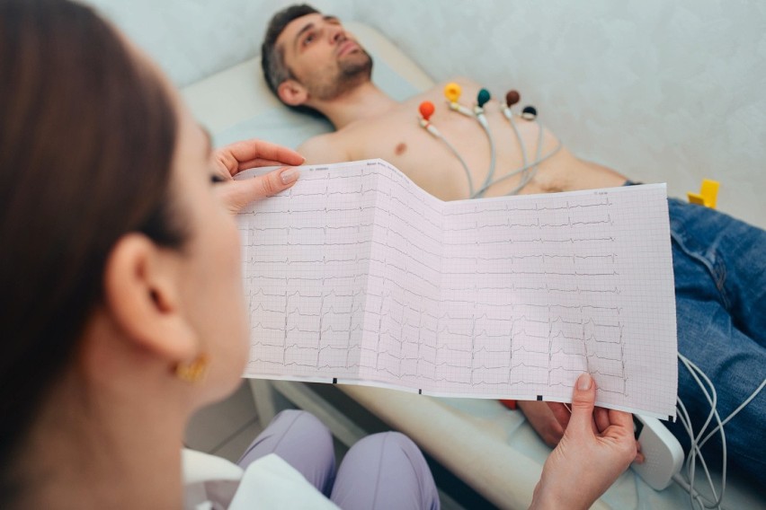 Badanie elektrokardiograficzne (EKG) w spoczynku - to...