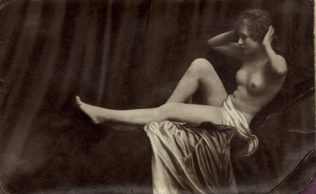 Kobiecie i męskie akty na dawnych fotografiach
