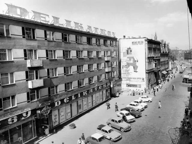 Na zdjęciu: Delikatesy, ulica Krakowska, lata 60.