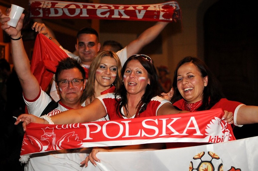 Euro 2012 Poznań - Kibice na Starym Rynku po meczu Czechy - Polska [ZDJĘCIA]