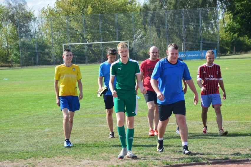 „Brzuchacze” wygrali Turniej Dzikich Drużyn w piłkę nożna o Puchar Burmistrza. Impreza odbyła się na stadionie miejskim w Wąsoszu [ZDJĘCIA]