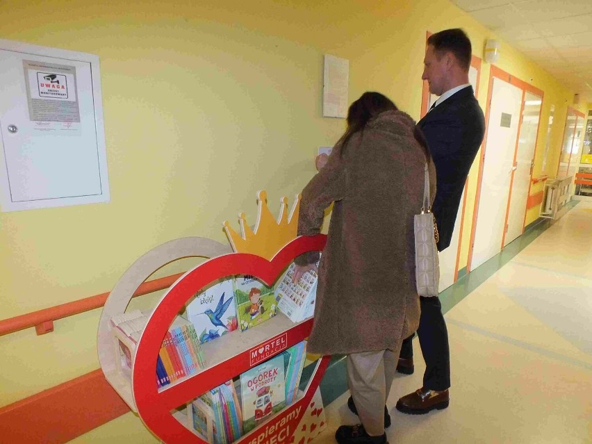 Biblioteczka dla dzieci z oddziału pediatrycznego w szpitalu w Starachowicach. Zobaczcie zdjęcia