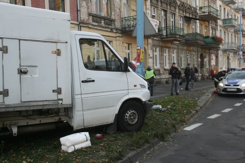 Wypadek na ulicy Piastowskiej w Legnicy (ZDJĘCIA)