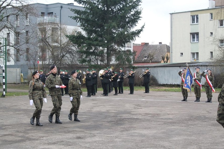 Ślubowanie klas pierwszych technikum wojskowego w Rogoźnie