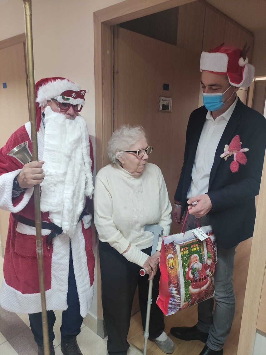 Mikołaj odwiedził mieszkańców Domu Pomocy Społecznej w Kaliszu. ZDJĘCIA