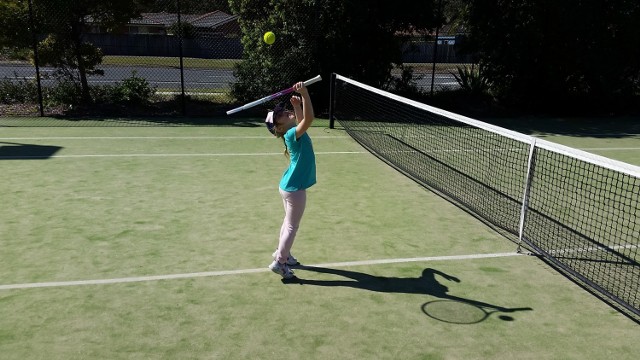 Na lekcjach WF-u będą uczyć gry w tenisa. W warszawskich szkołach startuje nietypowa akcja