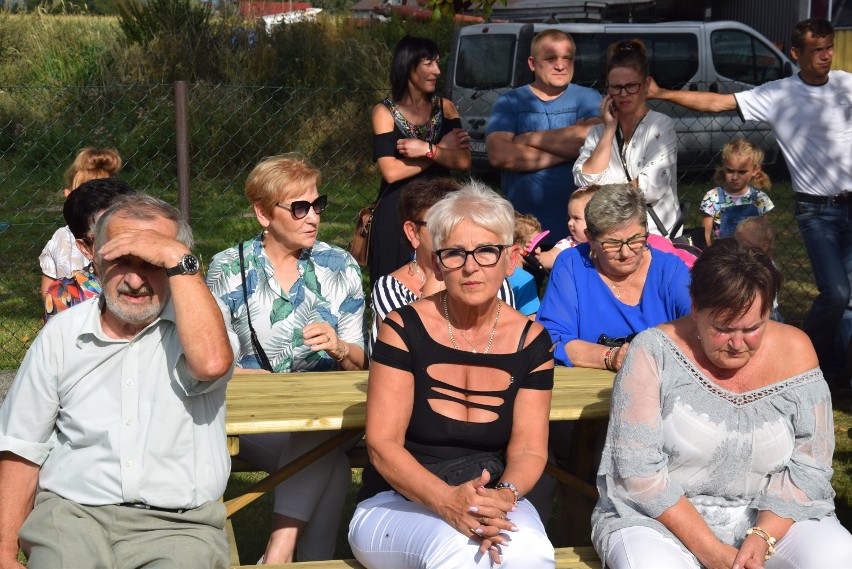 Roztańczone i rozśpiewane dożynki wiejskie w Broniszewicach