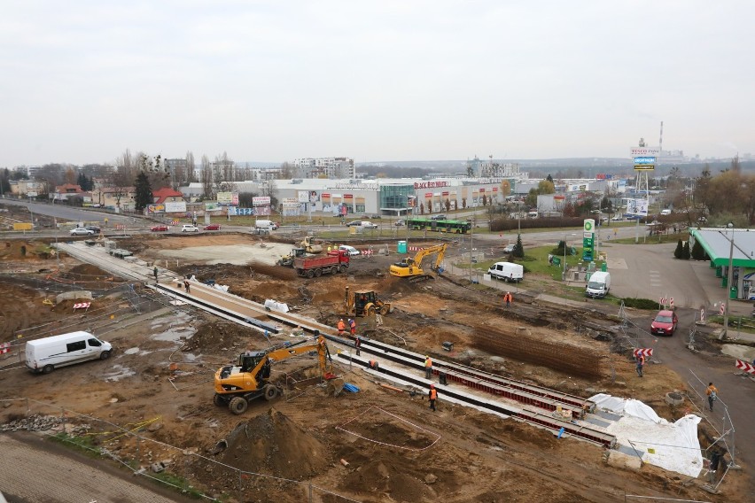 Trzeci etap inwestycji zakłada budowę trasy tramwajowej od...