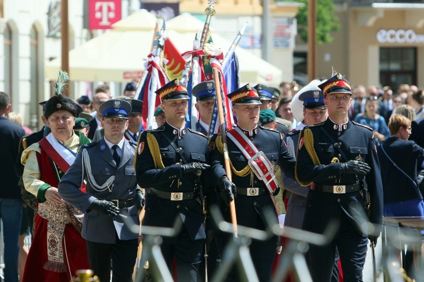 Rocznica Unii Lubelskiej. Delegacje złożyły kwiaty pod pomnikiem w centrum Lublina