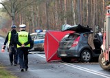 Śmiertelny wypadek w Tanowie. Samochód uderzył w drzewo - 31.12.2020