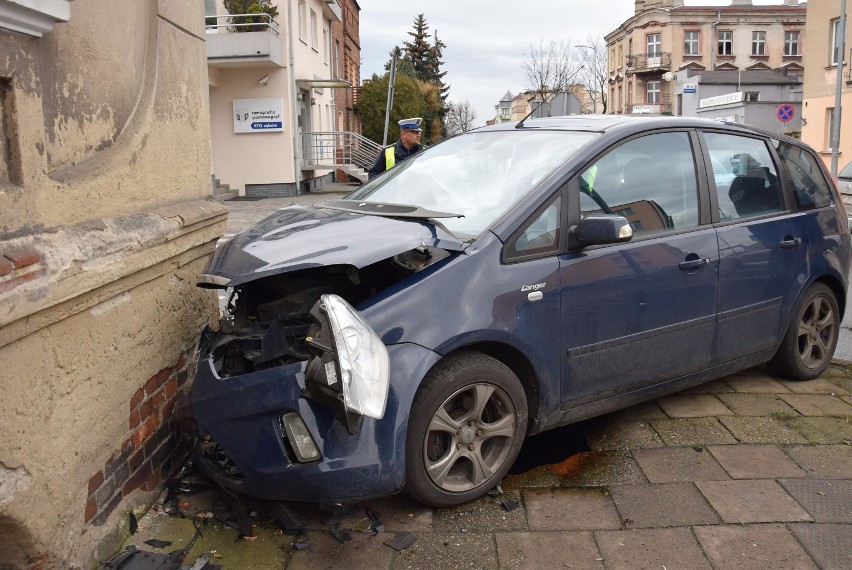 Wypadek na ulicy Młynarskiej. Kierowcy trafili do szpitala