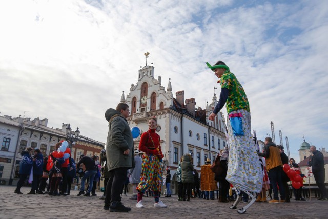 ZOBACZ TEŻ: Wojciech Mecwaldowski i Tomasz Kot w zabawnej kampanii na rzecz "Szlachetnej Paczki"

