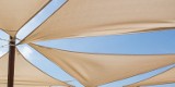 Jak wybrać żagiel przeciwsłoneczny na balkon i taras? Praktyczna osłona przed słońcem