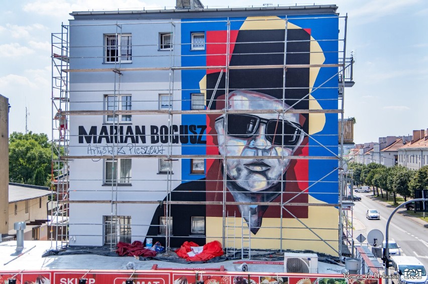 Mural Mariana Bogusza w centrum  Pleszewa