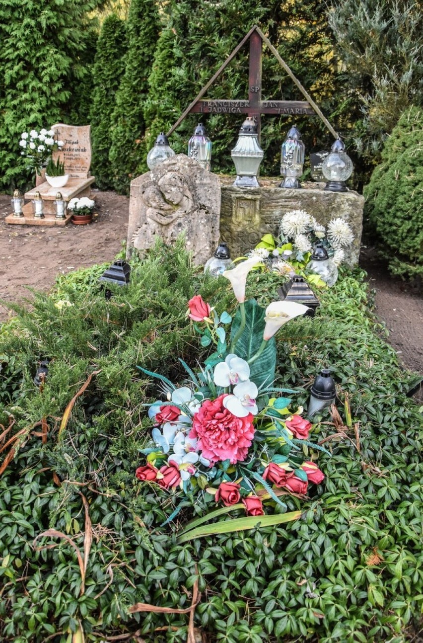 Cmentarz parafialny w Ostrorogu szeptem opowiada historie. Spoczywa tu wielu Powstańców Wielkopolskich