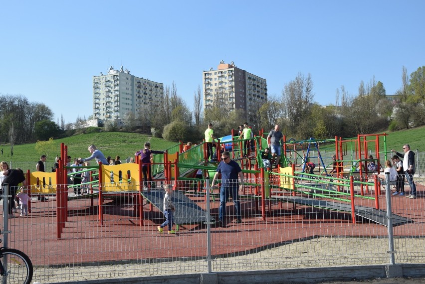 GORZÓW WIELKOPOLSKI. Integracyjny plac zabaw już cieszy dzieci [ZDJĘCIA]