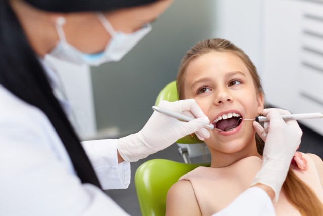Uczniowie szkół gminnych do końca roku 2023 mają zapewnioną darmową opiekę stomatologiczną