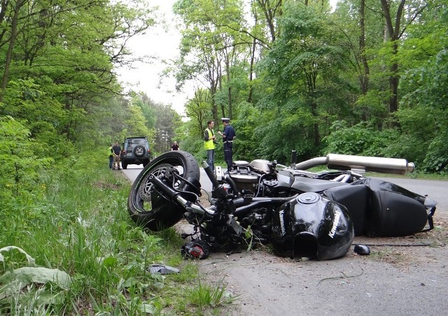 Na drodze między Gomunicami a miejscowością Kocierzowy zginął czterdziestolatek kierujący motocyklem.  Czytaj więcej: tutaj
