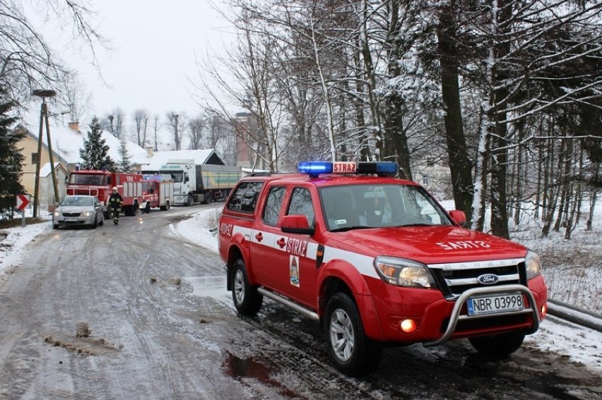 Wypadek w Radziejowie. Czołowo zderzyły się dwa samochody