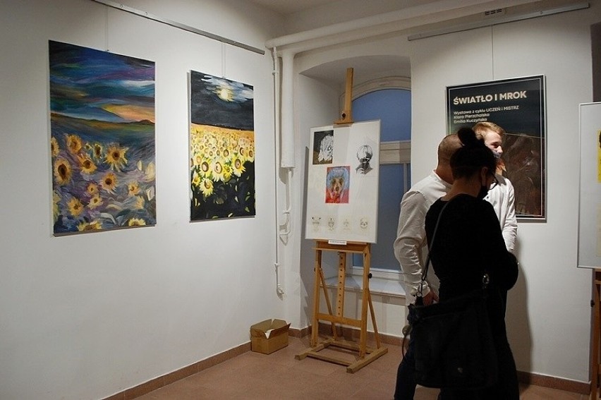 Wystawa "Światło i mrok" w galerii "Szatnia" MDK w Kaliszu