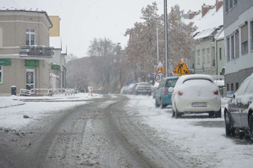  Niedzielny, śnieżny poranek na ulicach Chodzieży ( zdjęcia)