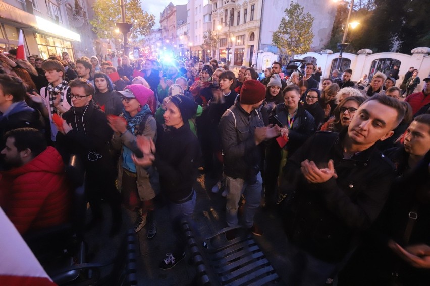 16 października przed siedzibą PiS w Łodzi odbył się...