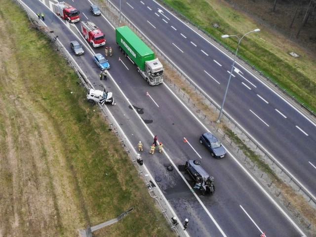 Do poważnego wypadku na autostradzie A1 w miejscowości Nowe Marzy doszło w piątek o godz. 18.50. Sześć osób zostało przewiezionych do szpitala.
