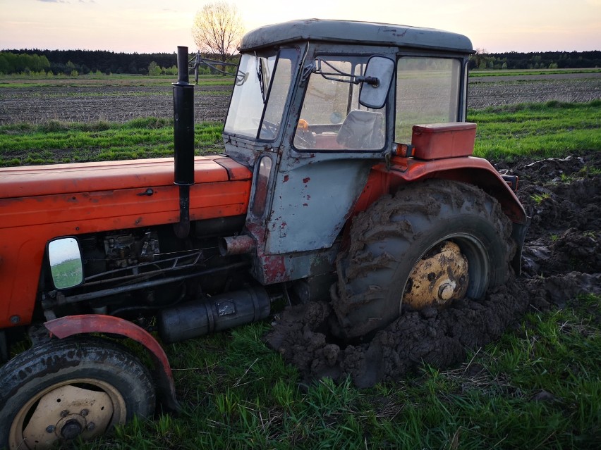 Rolnicza wiosna. Traktory grzęzną na polach