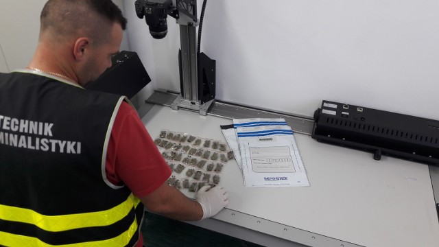 Policjanci z KPP Łęczyca znaleźli u 20-latka ponad 50 gram marihuany