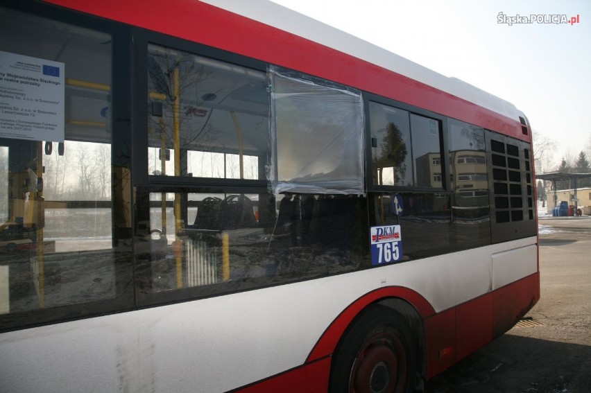 Ostrzelany autobus w Sosnowcu [WIDEO z monitoringu]. Jedną osobę zatrzymano