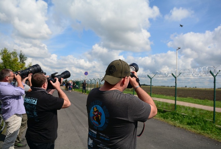 Air Show 2018 w Radomiu. Po międzynarodowych pokazach lotniczych piloci i ich maszyny opuszczają gościnny Radom i lotnisko na Sadkowie