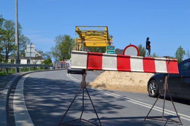 Rybina. Trwa remont mostu w Rybinie. Mieszkańcy muszą sobie radzić z utrudnieniami w ruchu drogowym