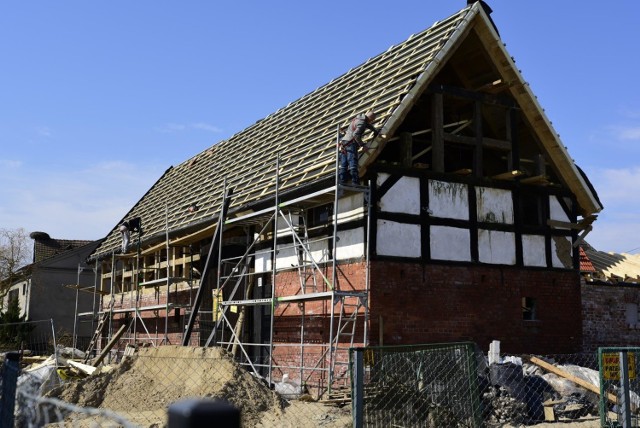 Adaptowana jest zagroda nr 5.Liderem projektu jest Gmina Słupsk, a partnerami Muzeum Pomorza Środkowego w Słupsku, Centrum Kultury i Biblioteka Publiczna Gminy Słupsk, Parafia w Bruskowie Wielkim oraz Powiat Słupski.