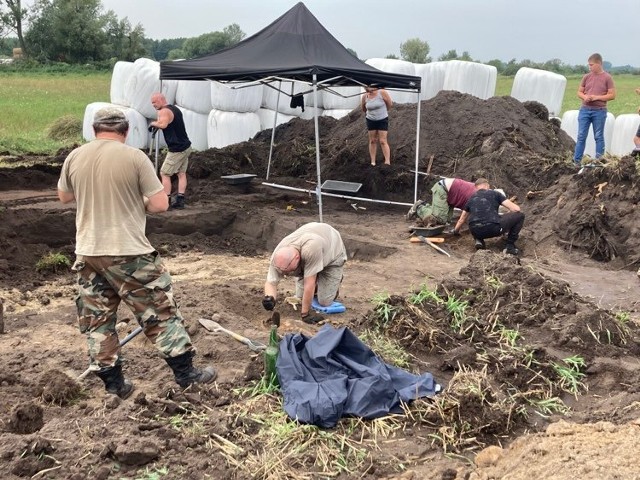 W minioną sobotę (20 sierpnia) IPN zlecił ekshumację mogiły żołnierzy w Wilczkowicach Dolnych