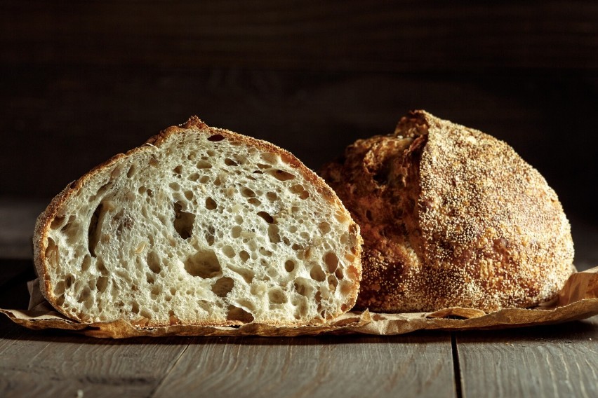 Dietetyczki radzą, czy jedzenie chleba jest zdrowe i...