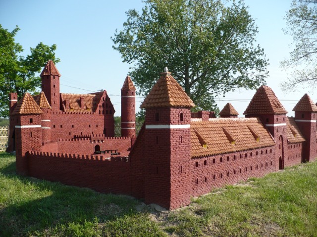 Oto jak w czasach swojej świetności wyglądał zamek w Golubiu (miniatura w skansenie w Lipnicy).