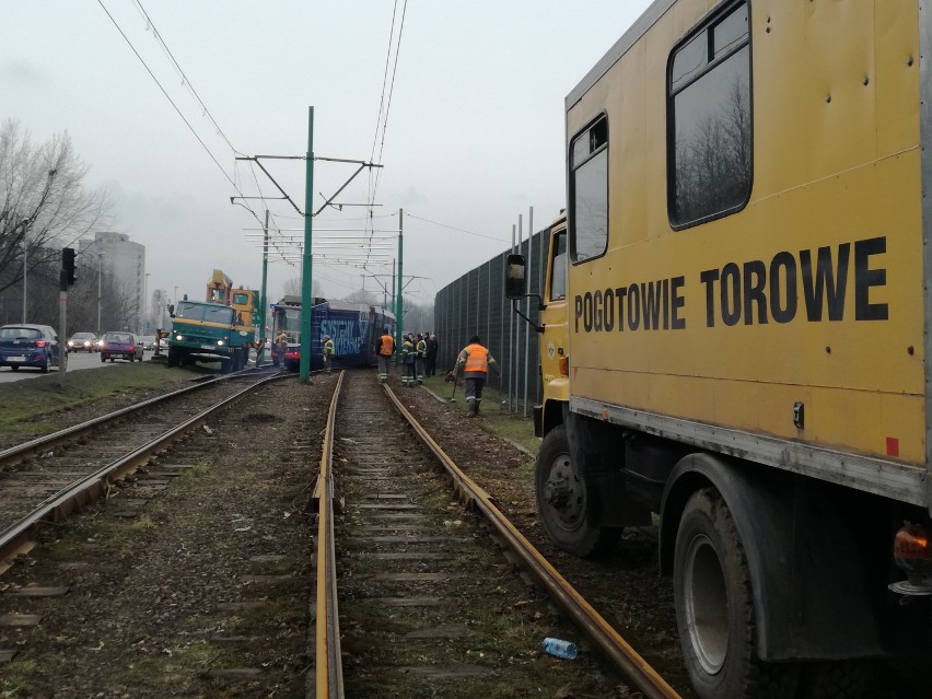 W Świętochłowicach wykoleił się tramwaj, ruch wstrzymany