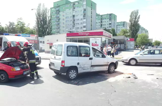 Zderzenie trzech samochodów na Teofilowie