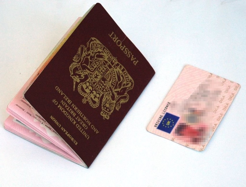 Sfałszowany paszport i prawo jazdy brytyjskie