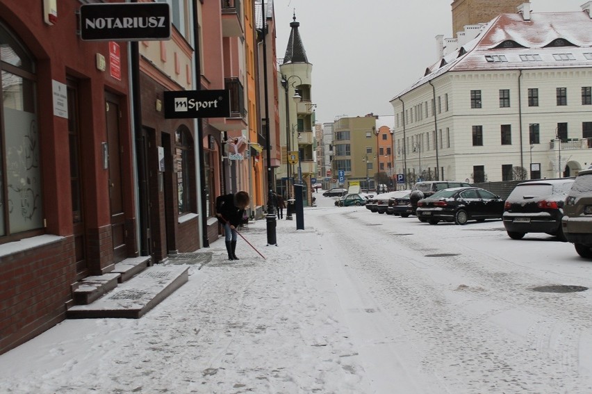 Głogów: Śnieg przykrył miasto (Foto)