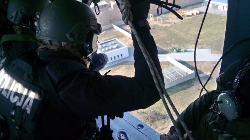 Tajemniczy helikopter lata nad Rzeszowem, budząc zainteresowanie mieszkańców. Czy jest się czego bać? [ZDJĘCIA]