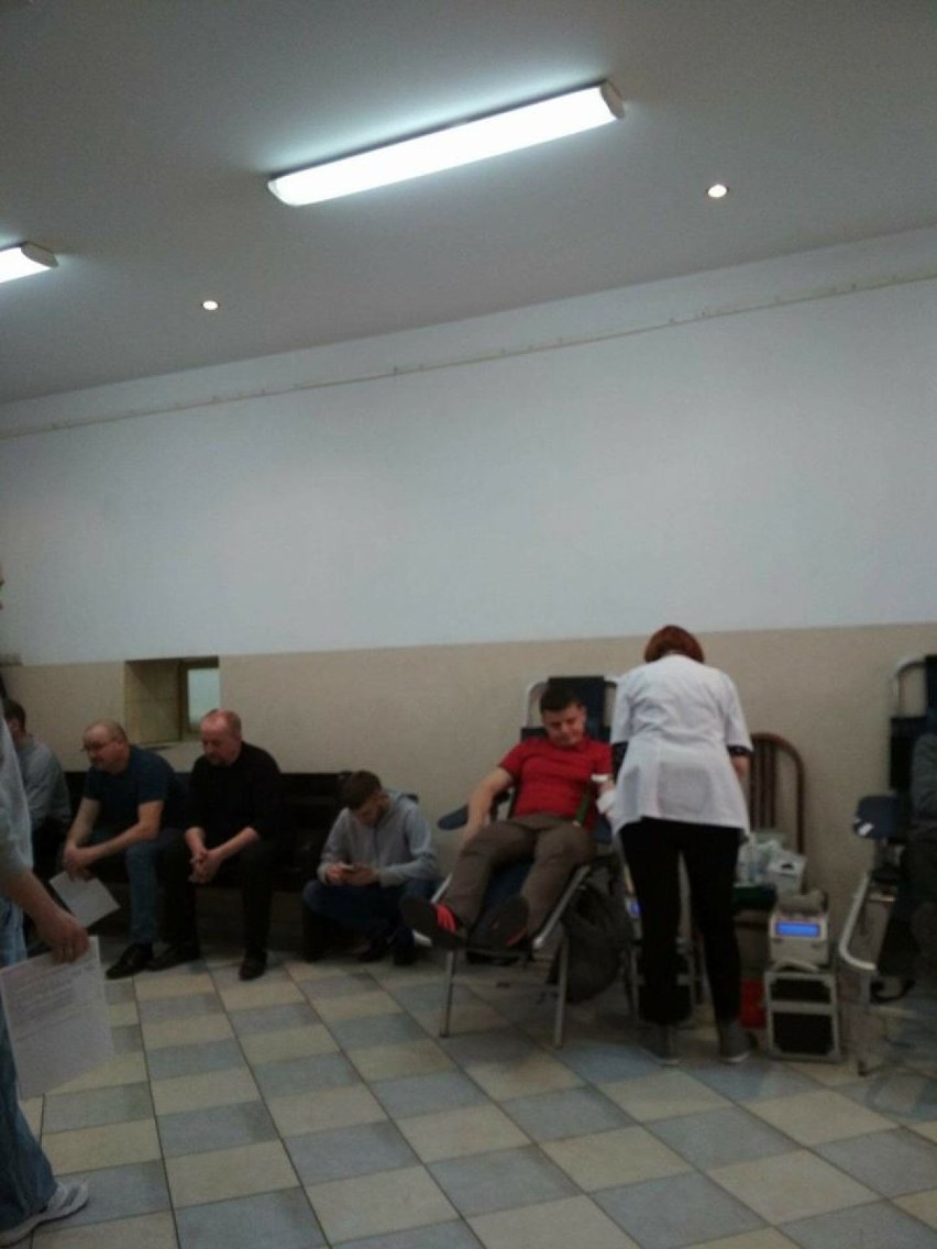 Rekordowa zbiórka krwi u „Strażaków" w Sieradzu. Zgłosiło się 44 dawców, krew mogło oddać 31 osób