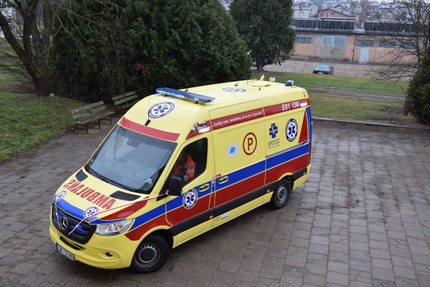 Nowa karetka i sprzęt medyczny trafiły do wieluńskiego szpitala[FOTO, WIDEO]