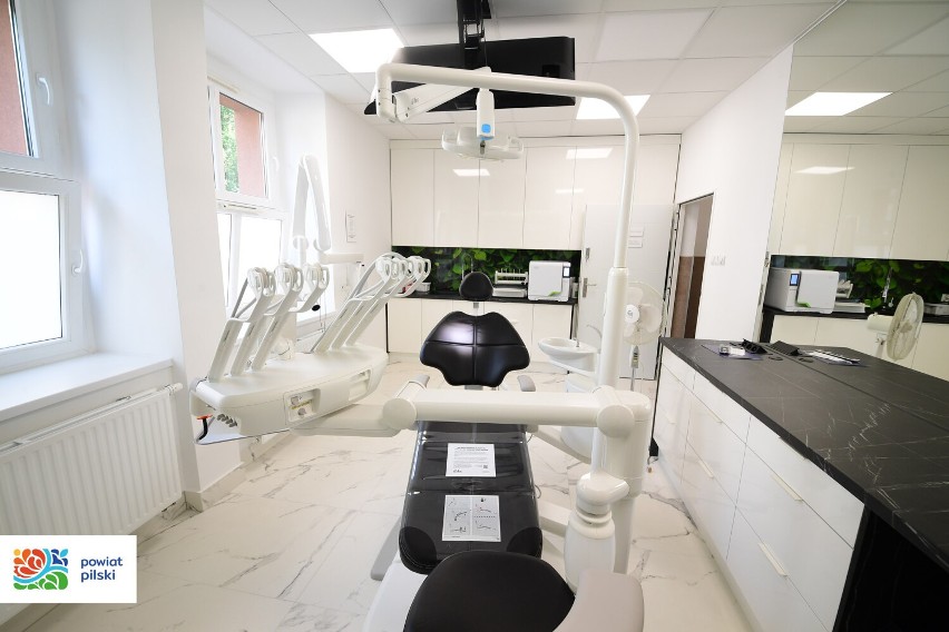 Powiat Pilski dba o zdrowe zęby uczniów szkół średnich. Otworzył nowoczesny gabinet stomatologiczny! 