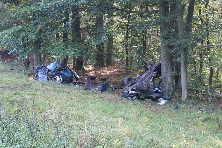 Tragiczny wypadek. 3 osoby nie żyją [ZDJĘCIA]