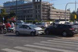 Wypadek na Domaniewskiej - dwie osoby trafiły do szpitala [ZDJĘCIA]