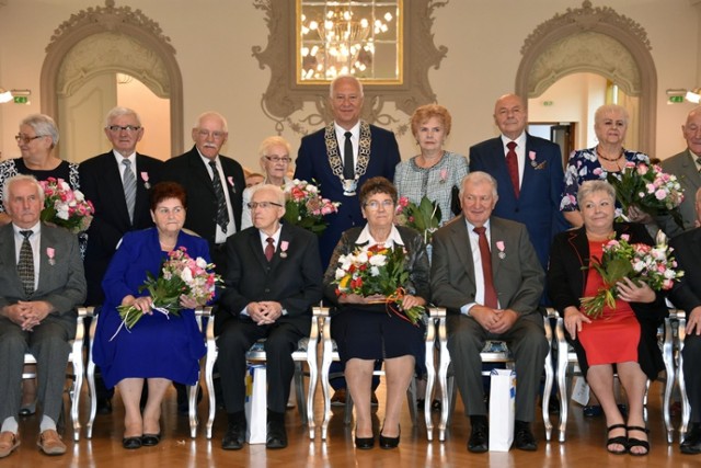 Jubileusz Złotych Godów w Legnicy, aż 15 par otrzymało medale.