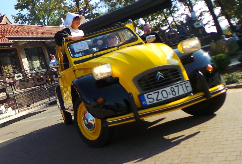 Citroen 2CV - zwycięzca konkursu na najładniejsze auto zlotu