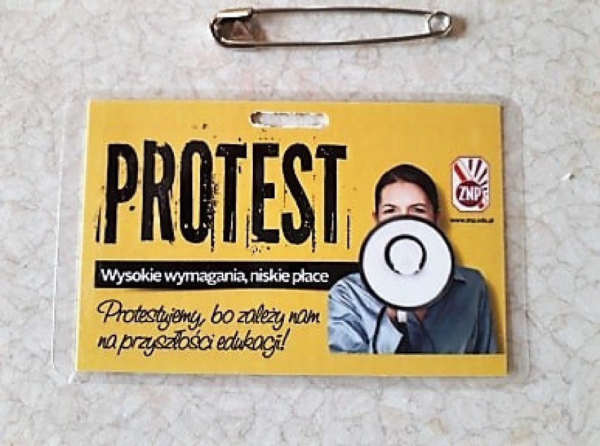 Referenda strajkowe w rybnickich szkołach od poniedziałku. Nauczyciele z Rybnika dostali już "protestacyjne plakietki"