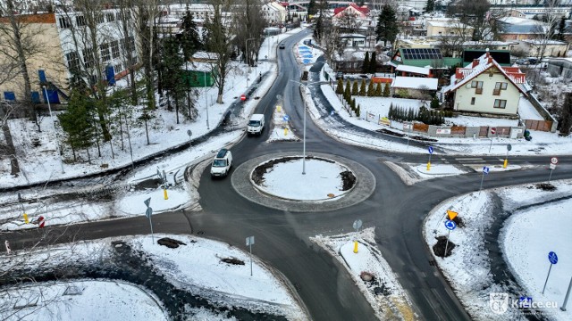 Łatwiej będzie przejechać przez modernizowane skrzyżowanie ulic Domaszowskiej, Żniwnej i Poleskiej, ponieważ zostanie przywrócony dwukierunkowy ruch na trzech wlotach. 

Zobacz kolejne zdjęcia